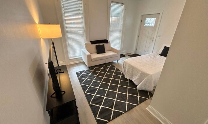 Erie Apartment | Newly Remodeled Apartment Near Gannon University