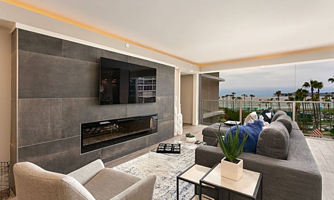 Coronado Condo | Newly Remodeled Beach Front Vacation Condo