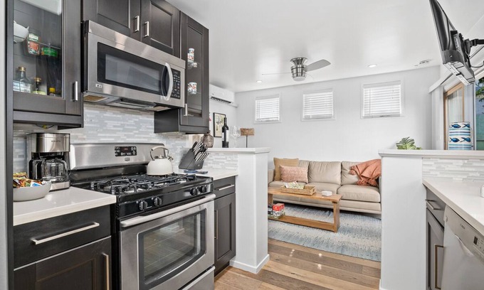 Crown Point Apartment | Newly Remodeled Contemporary yet Cozy PB Retreat with Private Courtyard