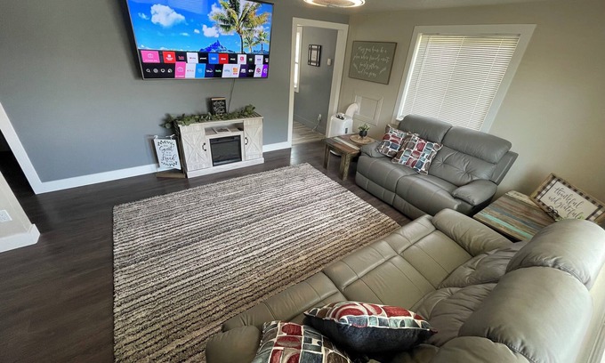 Orangeville House | Newly remodeled cozy 2-bedroom bungalow in Orangeville with central heat and A/C