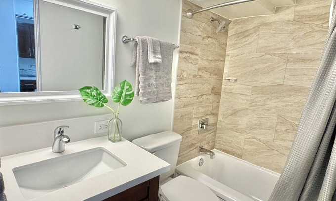 Waikiki Condo | Newly remodeled fully furnished Waikiki studio unit with views!