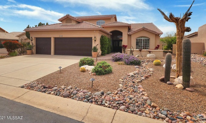 Saddlebrooke House | Newly remodeled home in desirable Saddlebrook Community