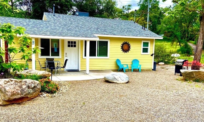 Three Rivers Cottage | Newly remodeled quaint Cottage