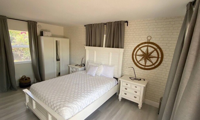 Lauderdale-by-the-Sea Apartment | Newly renovated and comfortable studio, a 2-3 minute walk from the beach in Lauderdale by the Sea