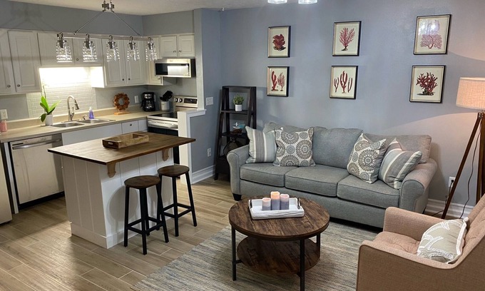 Thomas Drive Condo | Newly Renovated Beach Condo