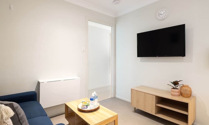 Sunnybank Apartment | Newly Renovated! 1 Bdr Apt w/AC! Parking! 5144D1