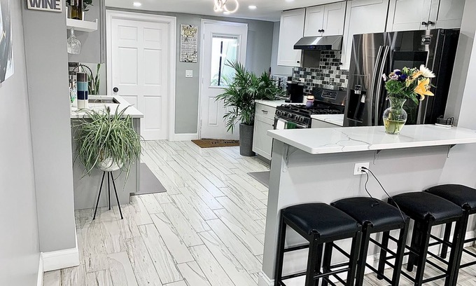 Bedford-Stuyvesant House | Newly renovated 2bedroom duplex w/king size bed , jetted tub and outdoor space