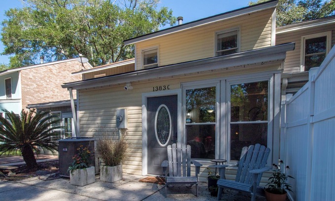 Charleston House | Newly renovated 2BR townhome in the heart of James Island