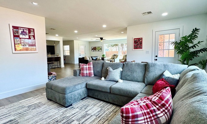 Norman House | Newly Renovated 3 bedroom home…5 minute walk to the OU Campus & sports venues