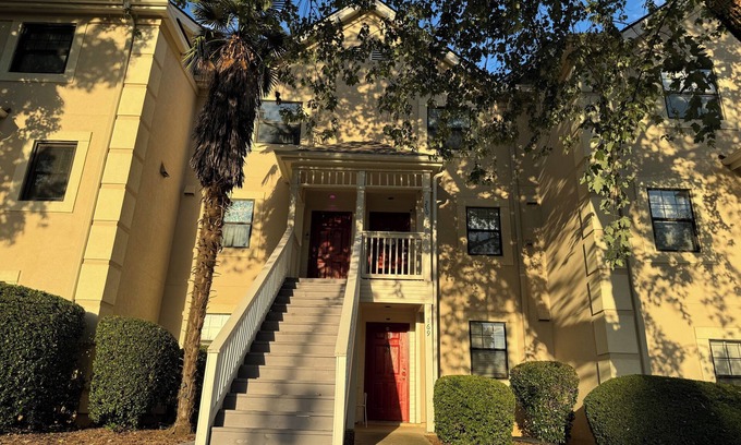 Athens House | Newly renovated, beautiful 2-bedroom Dawghouz townhome 1 mi to stadium in Athens