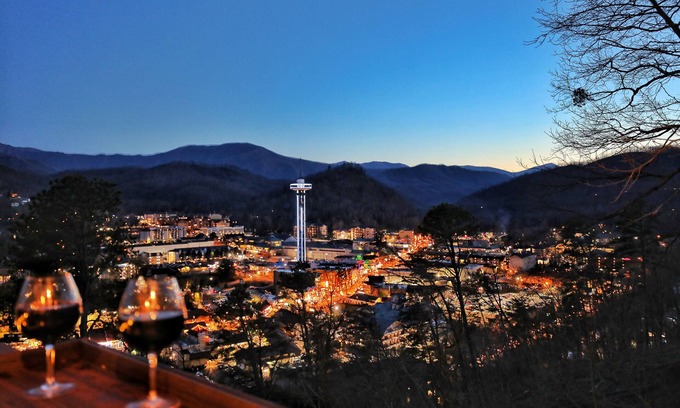 Gatlinburg Cabin | Newly Renovated Cabin- 2 Bedroom Luxury Suite Above DT Gatlinburg