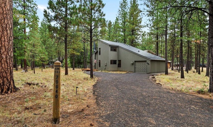 Black Butte Ranch Cabin | Newly renovated cozy cabin in charming Black Butte Ranch