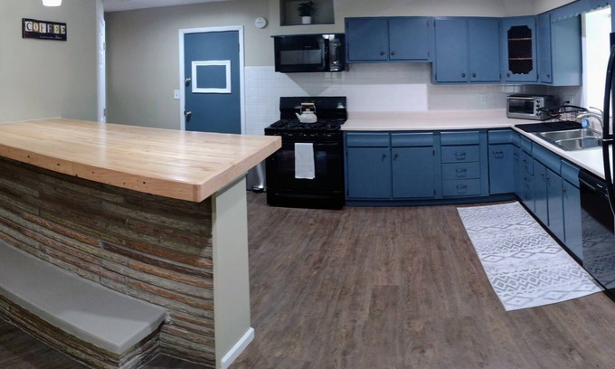 Columbus Apartment | Newly Renovated Cozy Spot, Steps from Downtown
