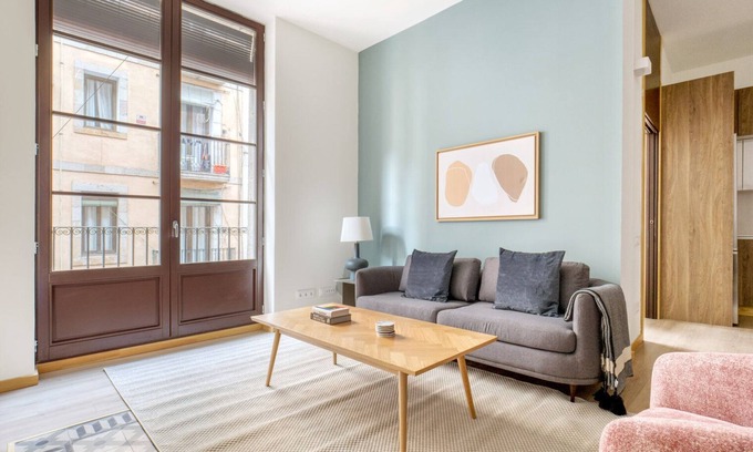 El Born Apartment | Newly Renovated El Born 2BR nr Port Vell, by Blueground