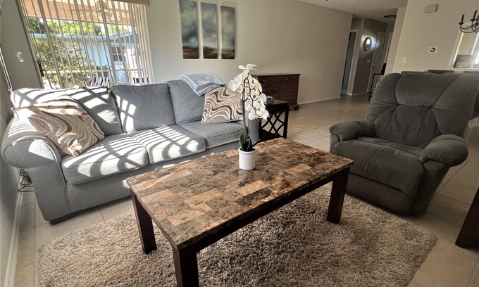 South Venice House | Newly renovated, family and dogs friendly home, 5 miles from the Venice beach!