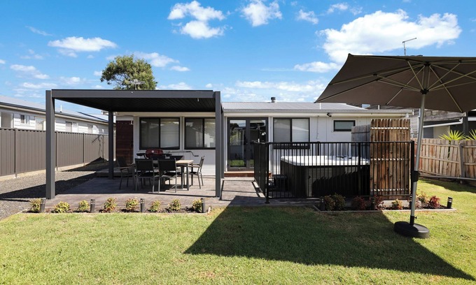 Surf Beach House | Newly renovated interior, modern contemporary