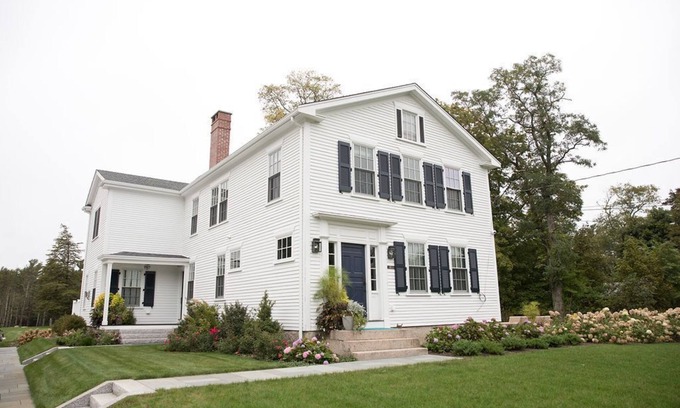 Marion House | Newly-Renovated Marion bright, awesome home! Marion! Quick walk to Village!