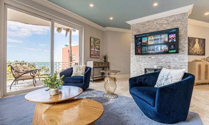 Nassau Condo | Newly Renovated Modern 2BR - Next to Baha Mar