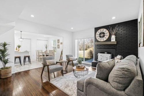West Fairfax House | Newly Renovated Modern Farmhouse