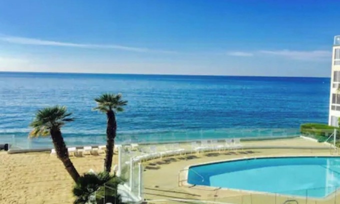 Eastern Malibu Condo | NEWLY RENOVATED Ocean Front Carbon Beach Malibu Escape
