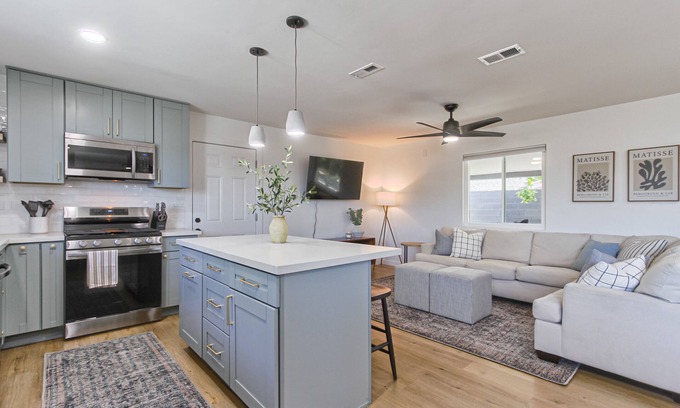 North Valley House | Newly Renovated Oceanside Home