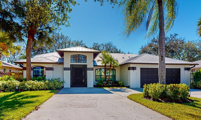 Willoughby Acres House | Newly renovated retreat near pristine beaches with private pool & deluxe hot tub