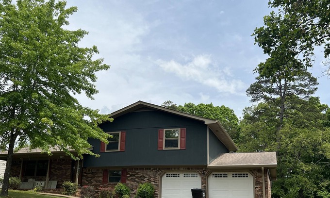 Middle Valley House | Newly Renovated Spacious House--15miles to downtown