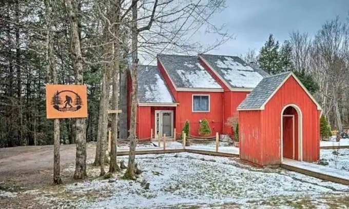 Hensonville House | Newly Renovated Ski House in Windham