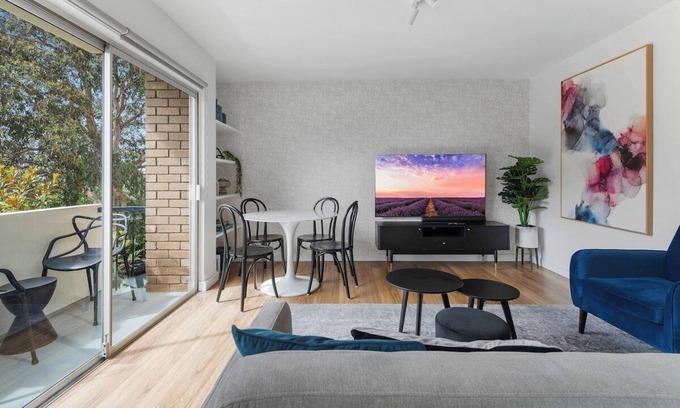 South Yarra Apartment | Newly Renovated South Yarra 2BR Apt with parking