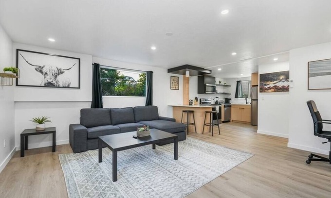 Liberty Wells Apartment | Newly Renovated & Furnished Condo | 86