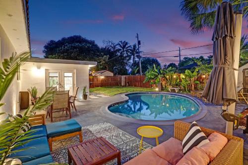 Park East Villa | Newly Renovated w Heated Saltwater Pool & Hot Tub