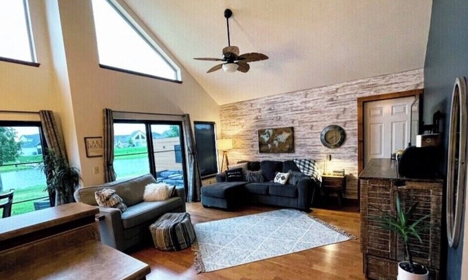 Arnolds Park House | Newly updated(2021)Vacation Home @ Bridges Bay Resort located on the pond