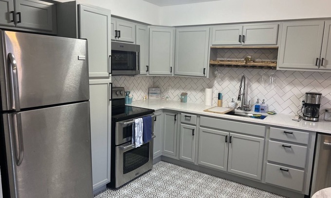 Franklin House | Newly updated 2br townhome