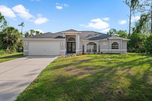North Port House | Newly updated house on huge lot