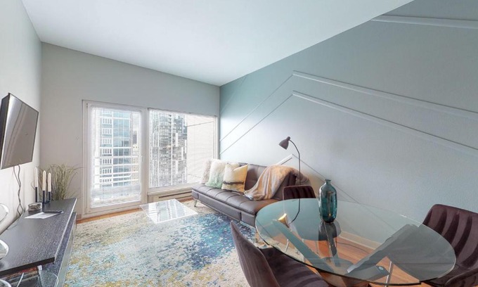 Downtown Seattle Apartment | Newmark Bayview Luxury Suite