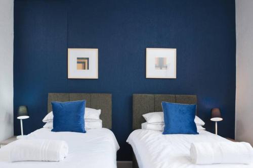 Newport Apartment | Newport house sleeps 9 - Mycityhaven