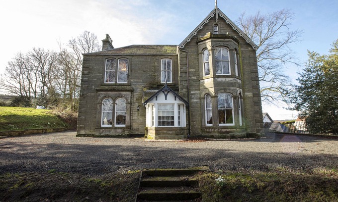 Cupar House | Newton Manor House - Luxury Retreat Sleeps 13