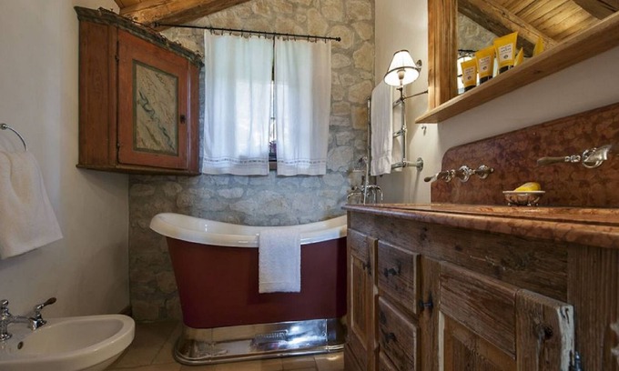 Vodo Cadore House | Next to the entrance hall is a small storage room