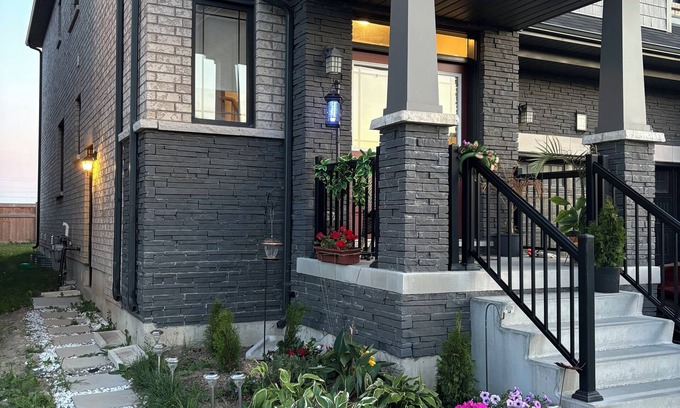 Thorold House | Niagara Falls Basement Suite 15 mins away from Falls