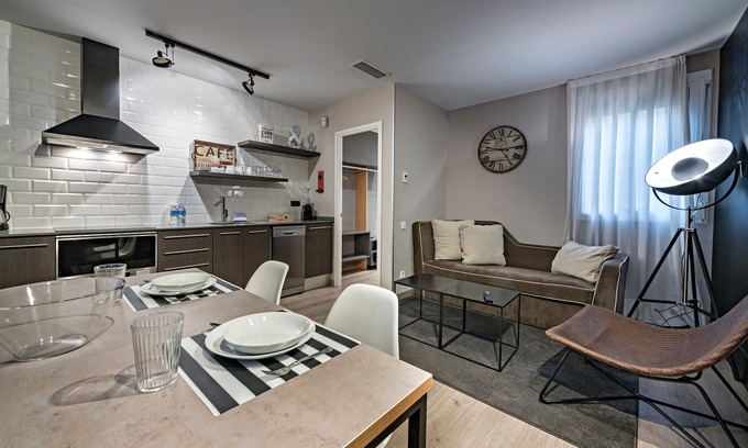 El Camp de l'Arpa del Clot Apartment | Nice 2 bdrm apartment closer to Sagrada Familia