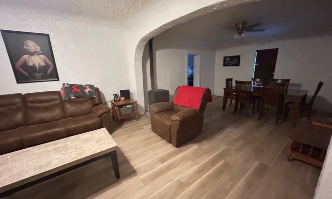 Albuquerque House | Nice 2-bedroom house with WiFi in Albuquerque