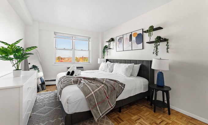North Brookline Apartment | Nice 2bd/1.5ba near BU 6684