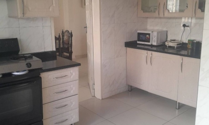 Lusaka Apartment | Nice 3-bedroom house with WiFi, AC spacious surroundings close to shops & Mall