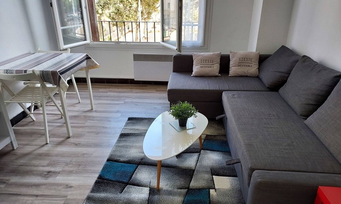 Le Mourillon Apartment | Nice Air-conditioned Apartment Near Beaches and Amenities