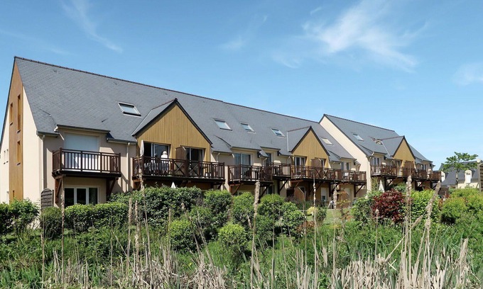 Saint-Briac-sur-Mer Apartment | Nice apartment for 6 people with WIFI, pool, TV, terrace, pets allowed and parking