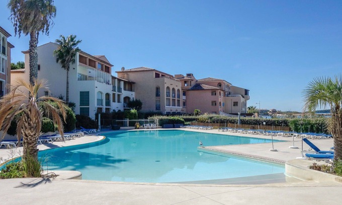 Six-Fours-les-Plages Apartment | Nice apartment for 6 people with pool, WIFI, A/C, TV, terrace and pets allowed