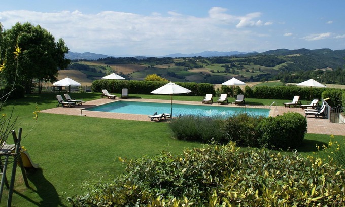 Montone House | Nice apartment with pool and beautiful garden
