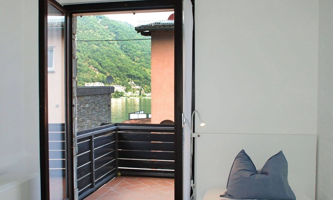 Brusino Arsizio Apartment | Nice apartment for 4 guests with WIFI, TV, patio and pets allowed