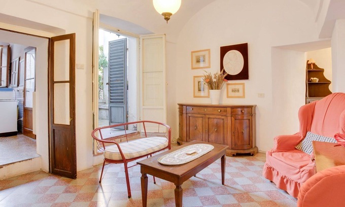San Gimignano City Centre Apartment | Nice apartment for 6 guests with terrace