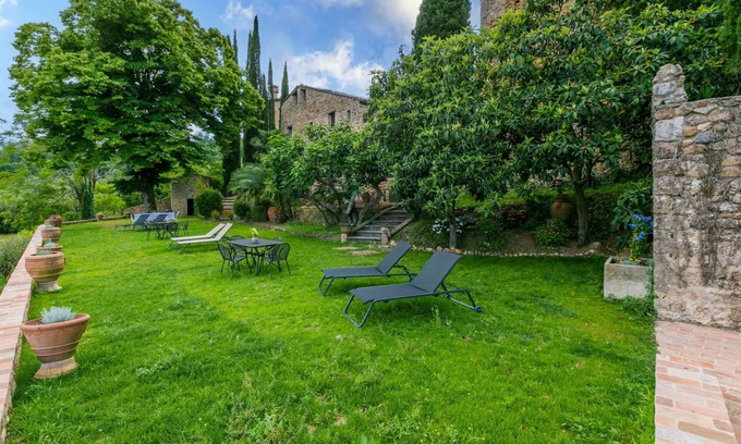 Stigliano Apartment | Nice apartment for 10 guests with WIFI, TV, patio, pets allowed and panoramic view
